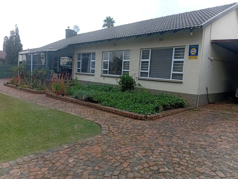 House For Sale In Germiston - Photo 1
