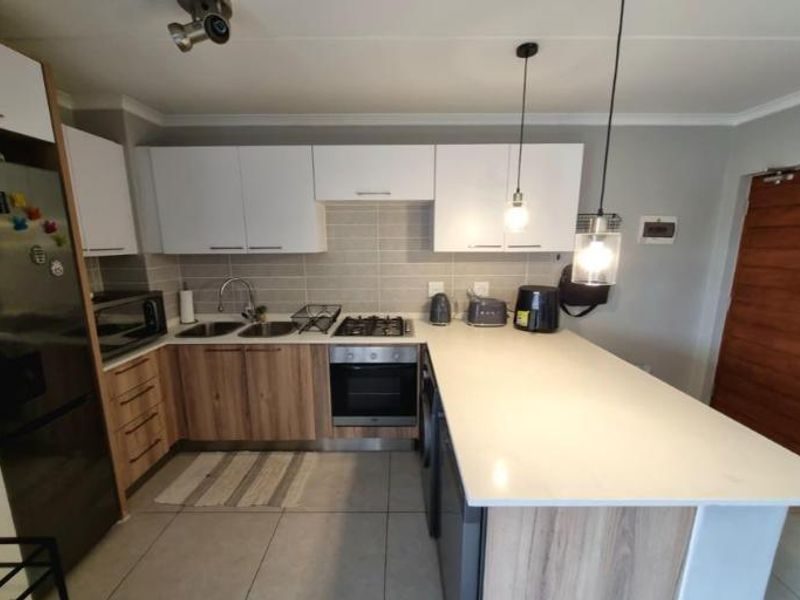 Apartment Rental Monthly In Edenvale - Photo 2