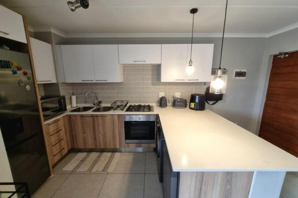 Apartment Rental Monthly In Edenvale - Photo 2