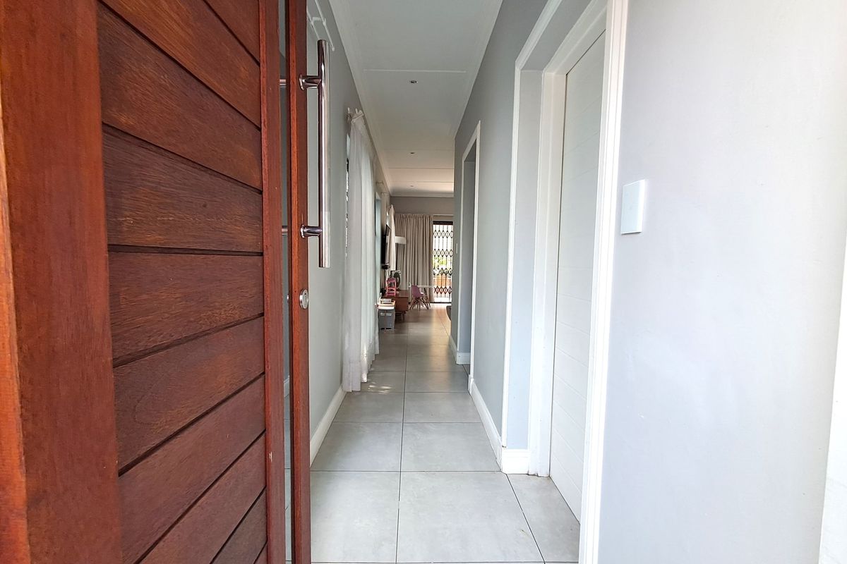 Townhouse For Sale In Randburg - Photo 5