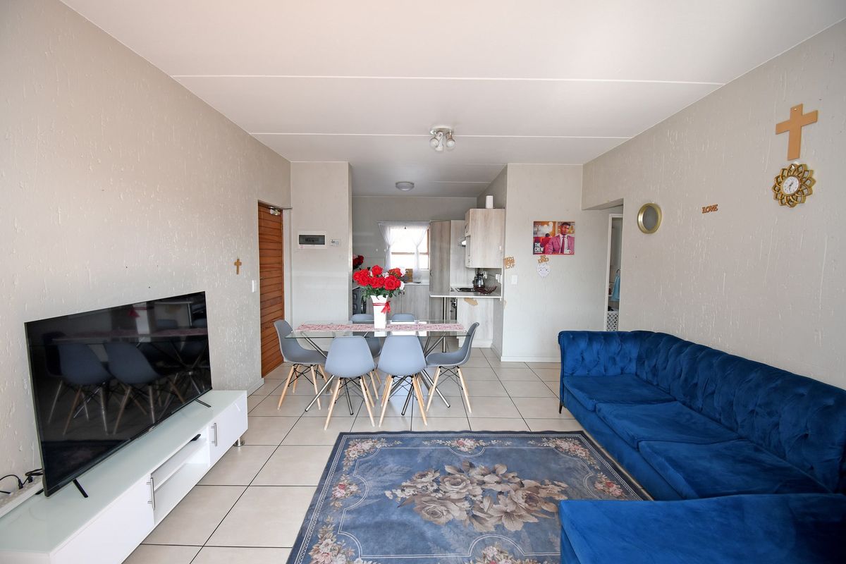Apartment For Sale In Sandton - Photo 2