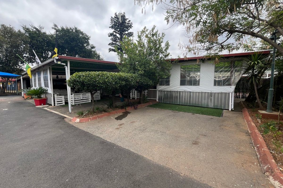 Commercial Rental Monthly In Randburg - Photo 4