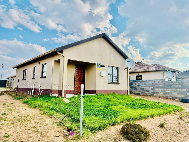 House For Sale In Boksburg - Photo 2