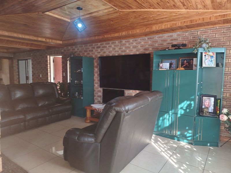 House For Sale In Nigel - Photo 2