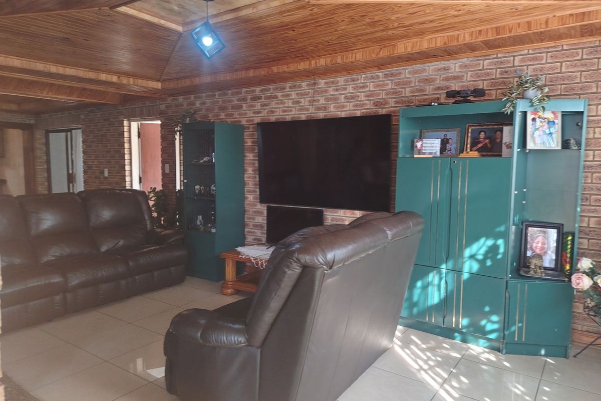 House For Sale In Nigel - Photo 2