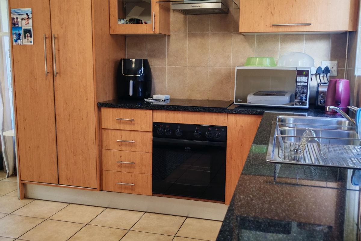 Townhouse Rental Monthly In Midrand - Photo 5
