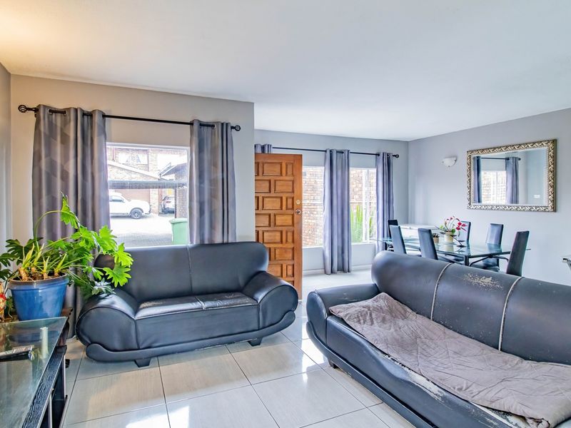 Townhouse For Sale In Alberton - Photo 5