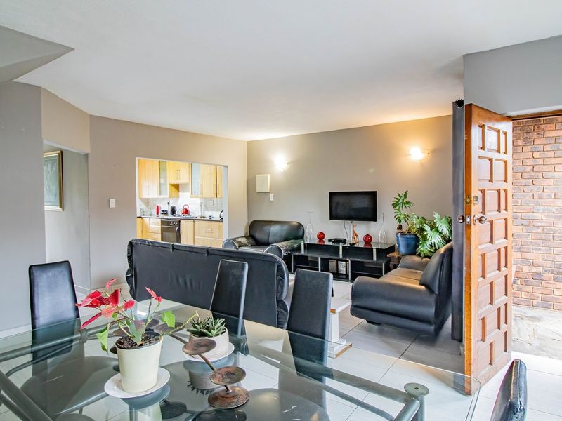 Townhouse For Sale In Alberton - Photo 8