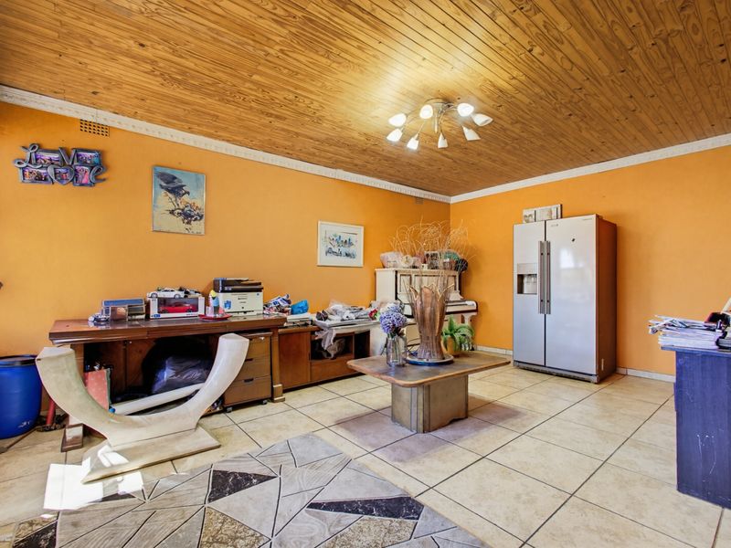 House For Sale In Benoni - Photo 4