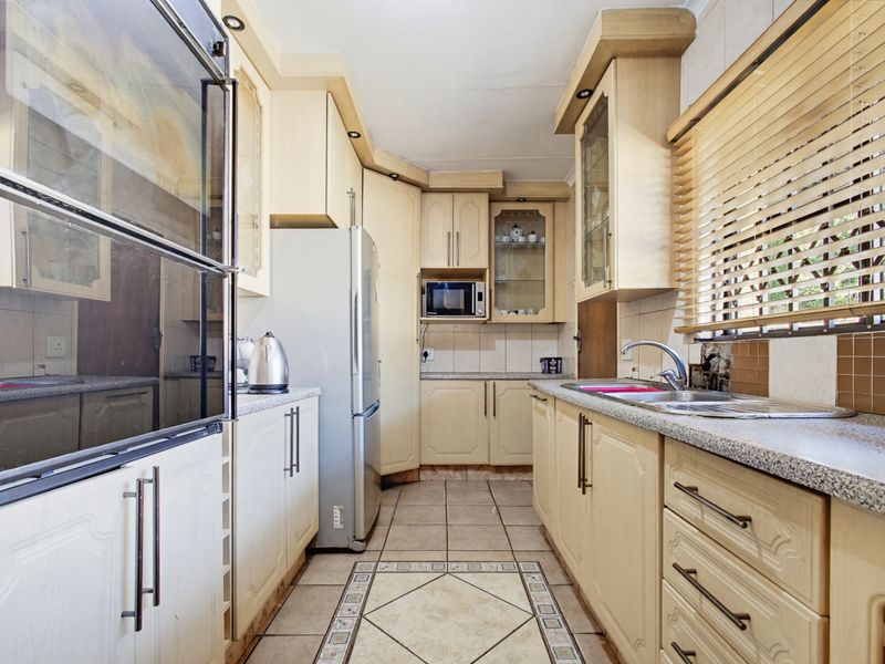 House For Sale In Benoni - Photo 3