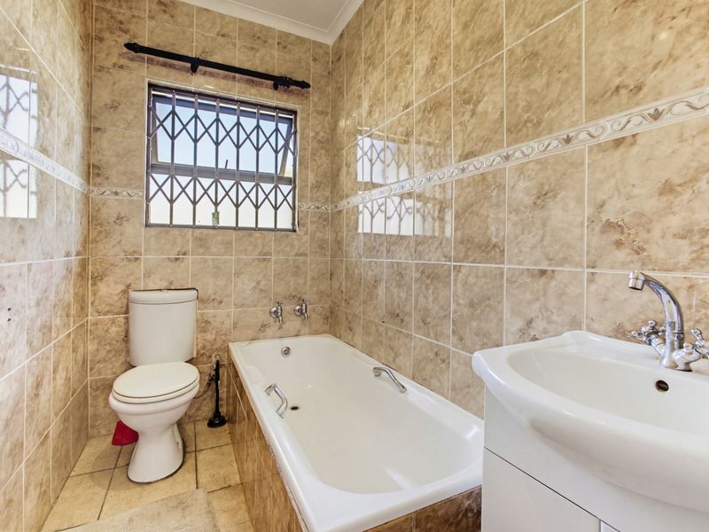 House For Sale In Benoni - Photo 7
