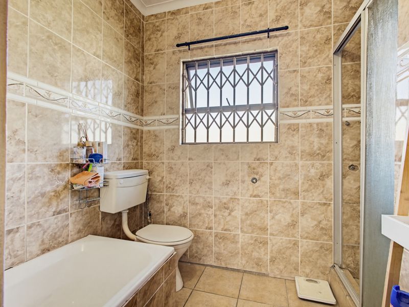 House For Sale In Benoni - Photo 5