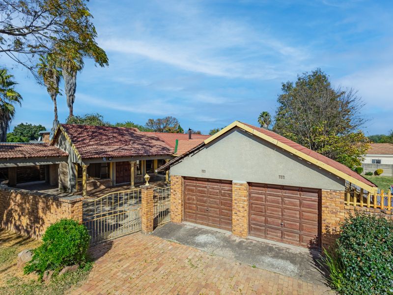 House For Sale In Benoni - Photo 1