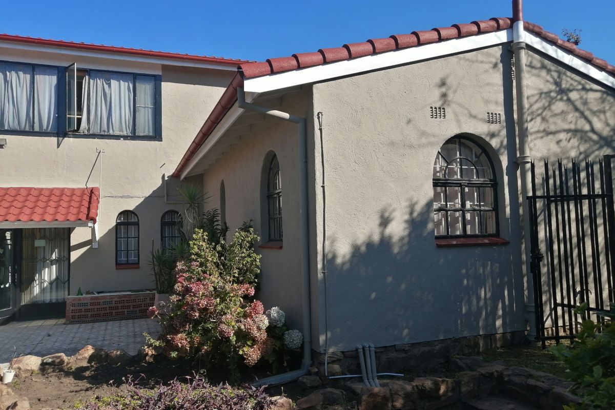 House For Sale In Johannesburg - Photo 2