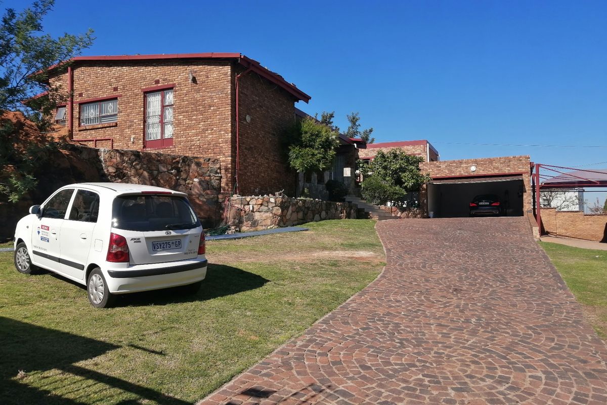 House For Sale In Johannesburg - Photo 4