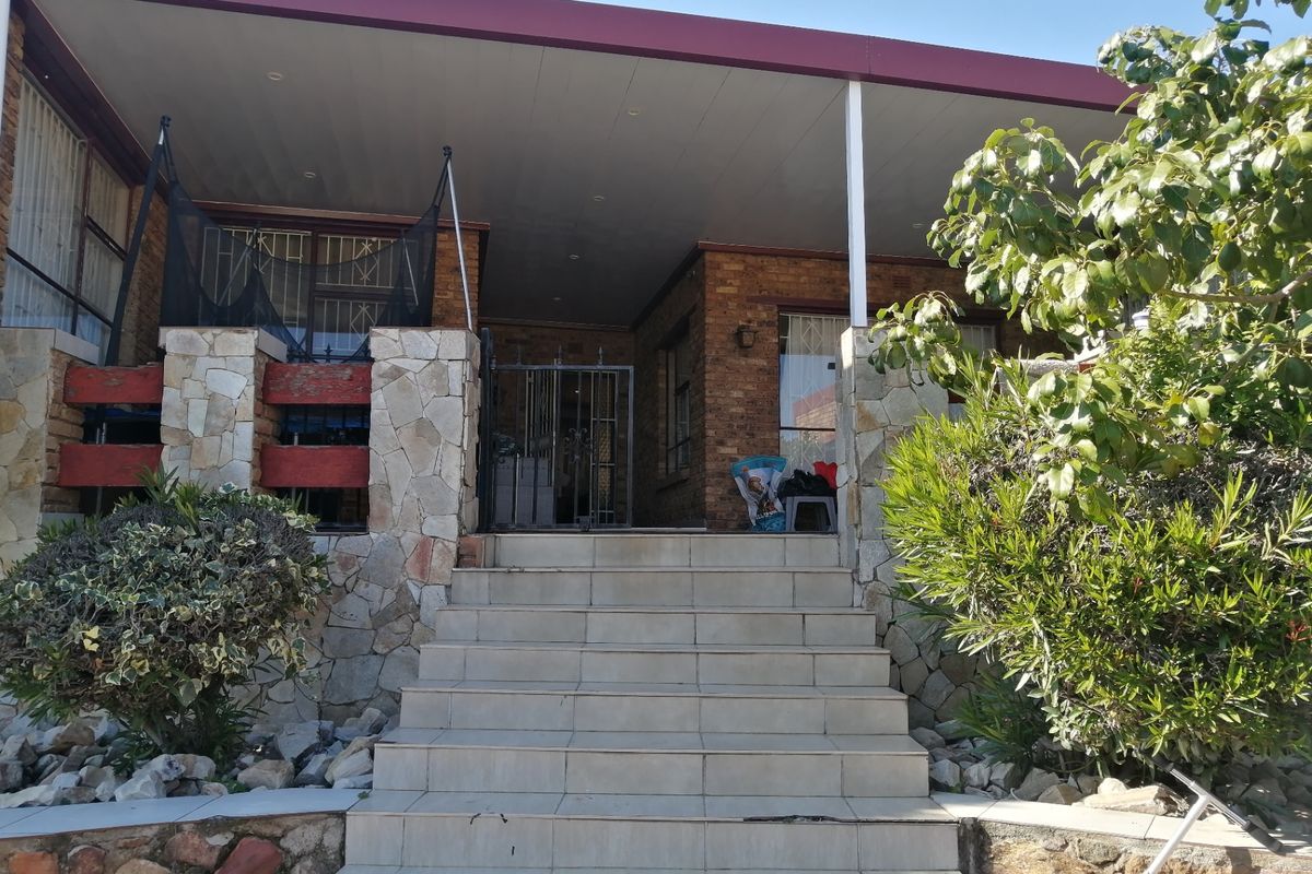 House For Sale In Johannesburg - Photo 2