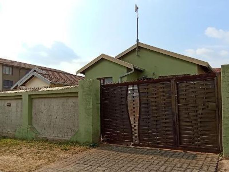 House For Sale In Roodepoort - Photo 1