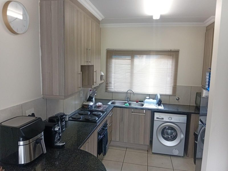 Apartment For Sale In Alberton - Photo 2