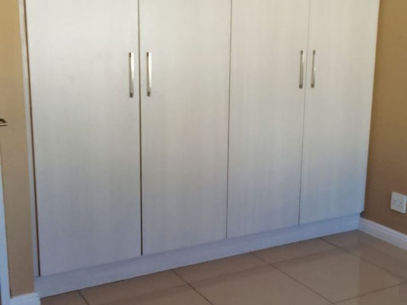 Townhouse Rental Monthly In Sandton - Photo 9