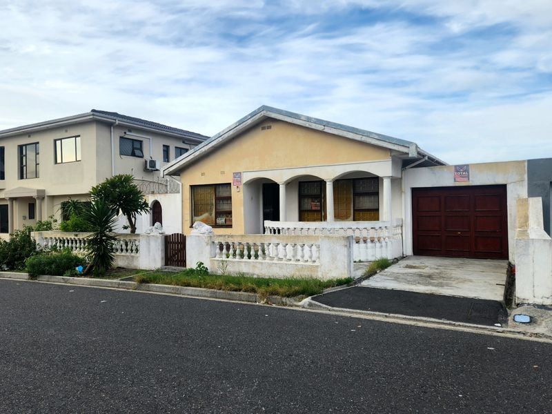 House For Sale In Cape Town - Photo 2