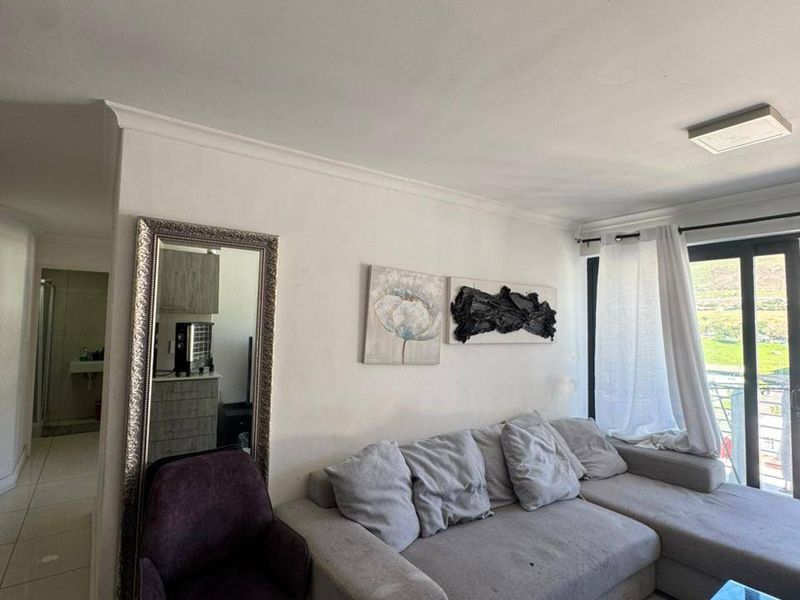 Apartment For Sale In Cape Town - Photo 8