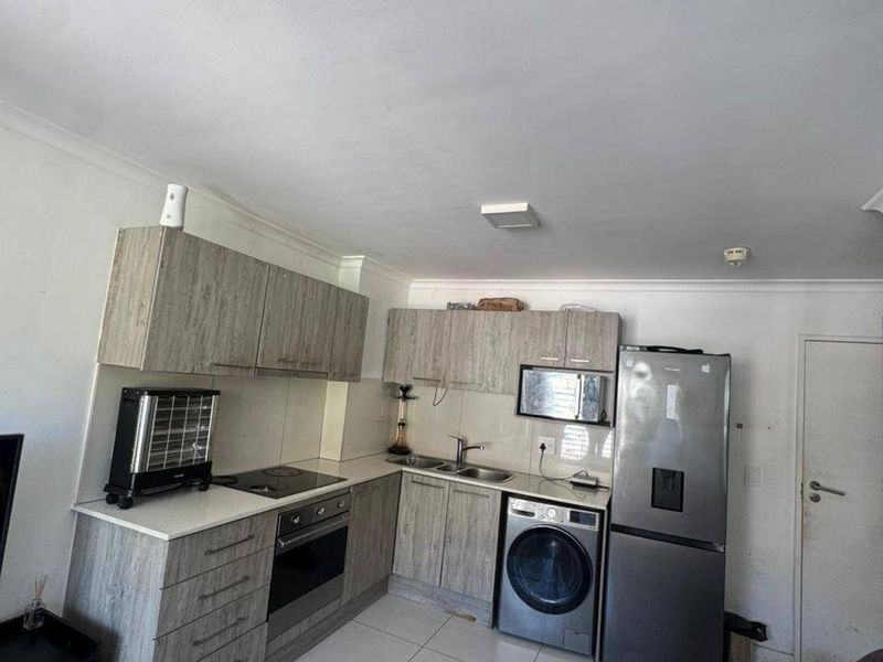 Apartment For Sale In Cape Town - Photo 4