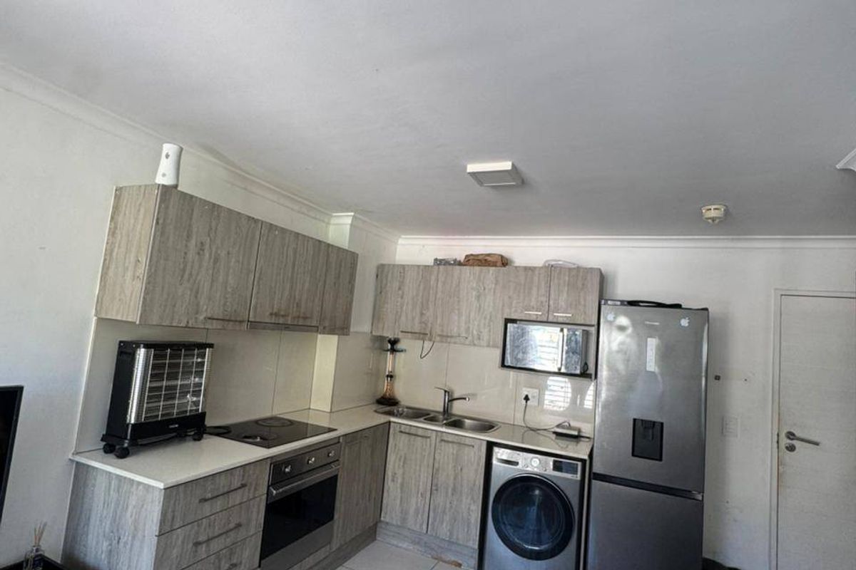 Apartment For Sale In Cape Town - Photo 4
