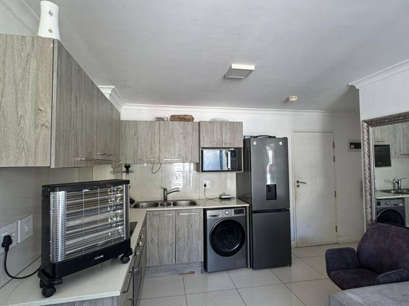 Apartment For Sale In Cape Town - Photo 5