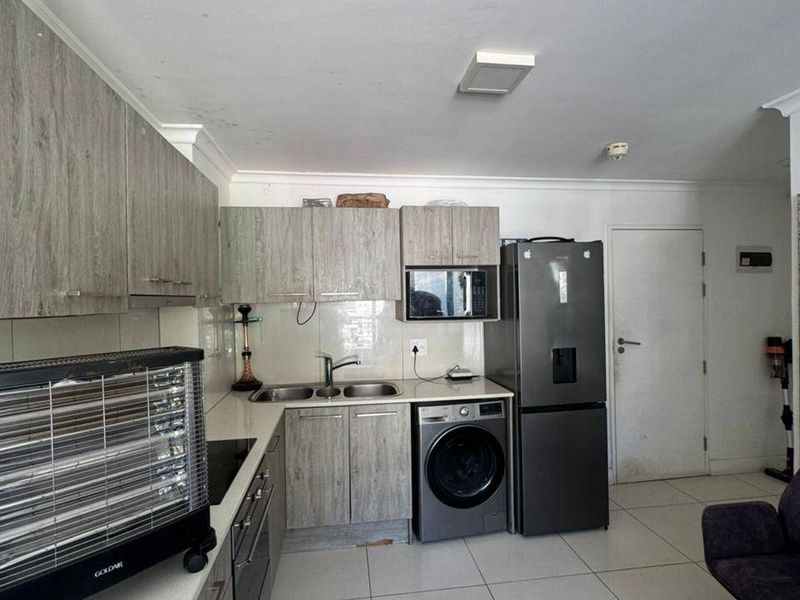 Apartment For Sale In Cape Town - Photo 3