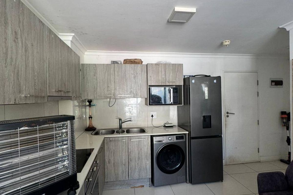Apartment For Sale In Cape Town - Photo 3