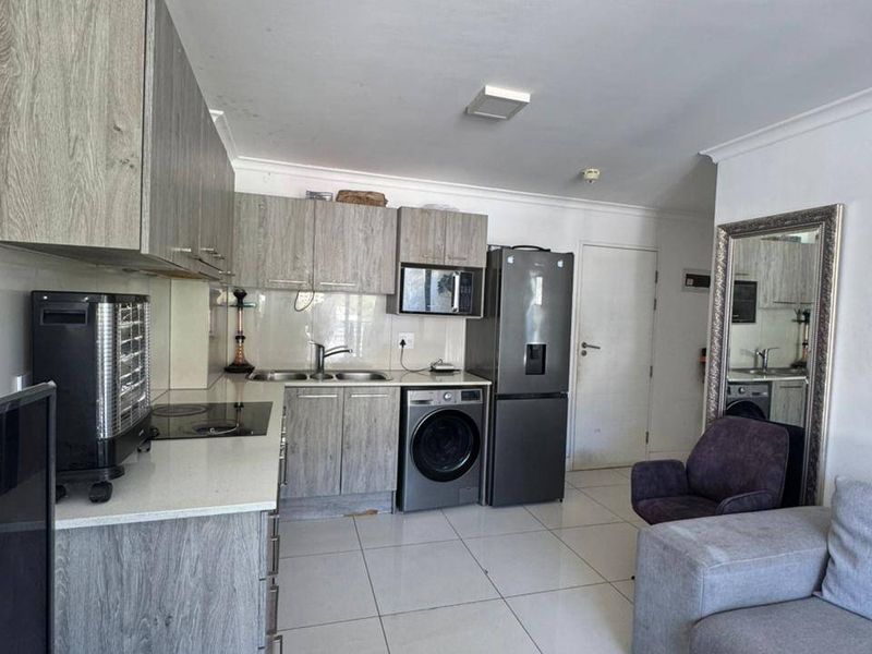 Apartment For Sale In Cape Town - Photo 2
