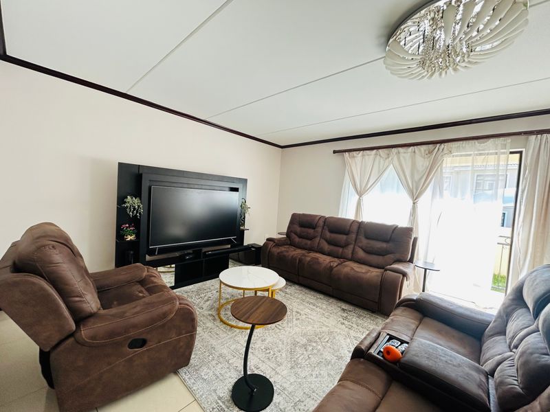 Townhouse Rental Monthly In Midrand - Photo 3