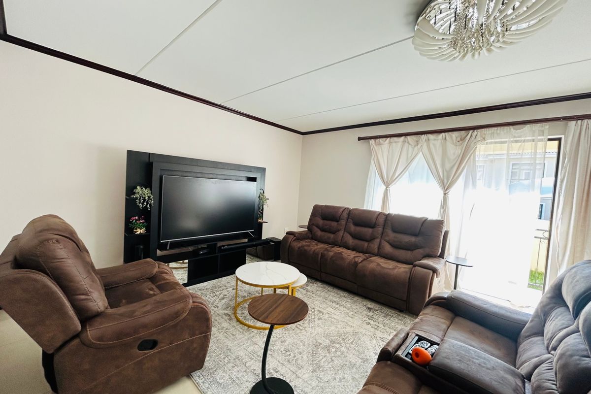 Townhouse Rental Monthly In Midrand - Photo 3