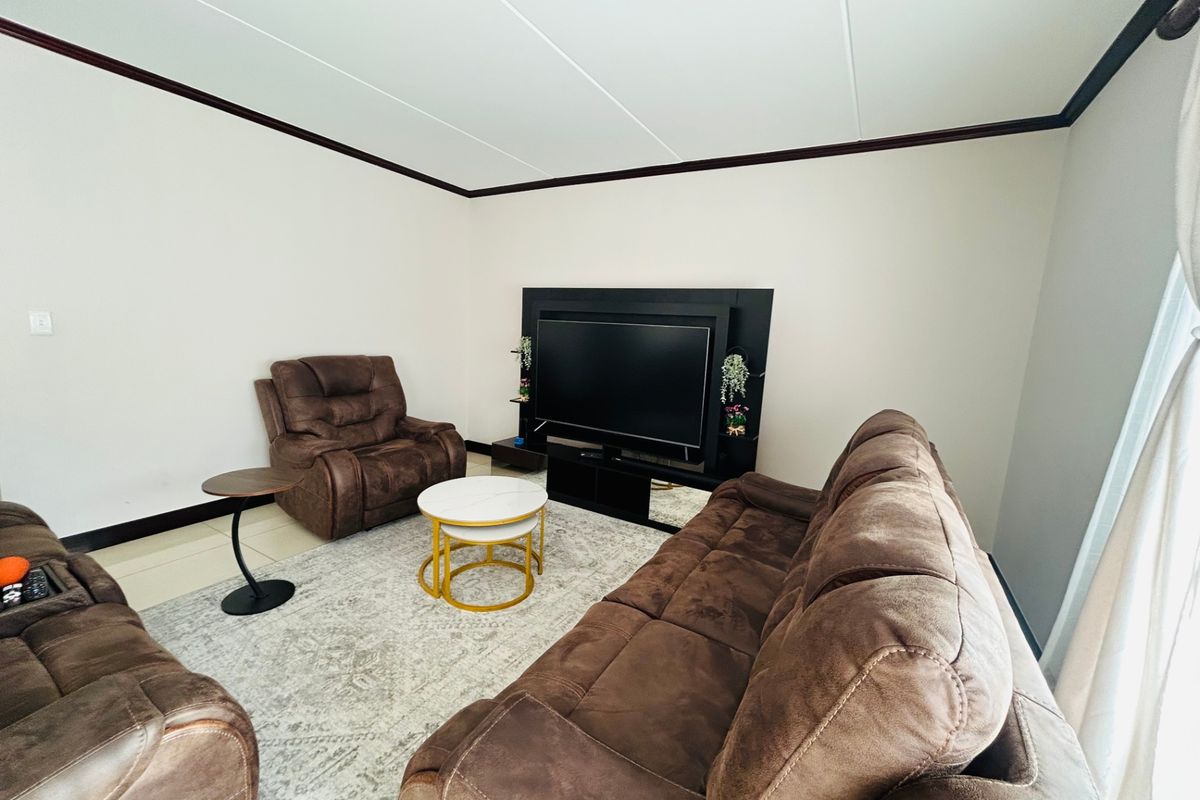 Townhouse Rental Monthly In Midrand - Photo 4