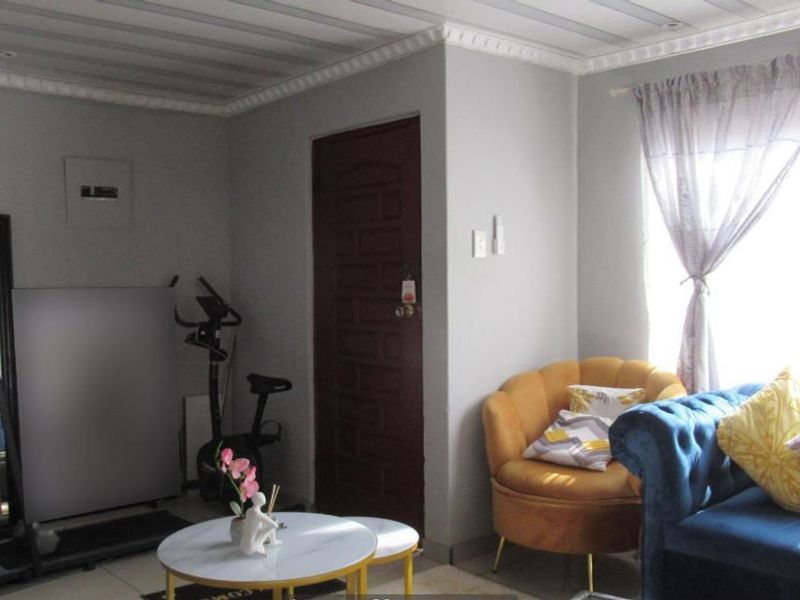 House For Sale In Tembisa - Photo 4