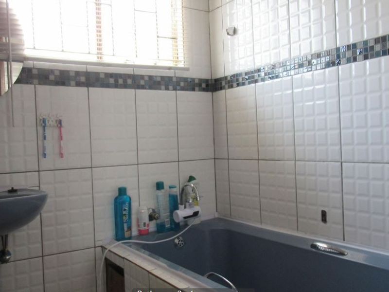 House For Sale In Tembisa - Photo 10