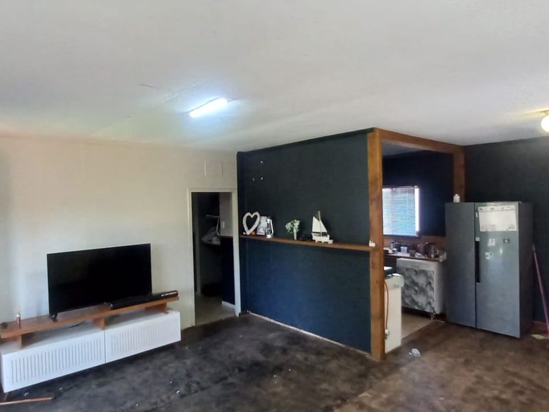 House For Sale In Margate - Photo 5