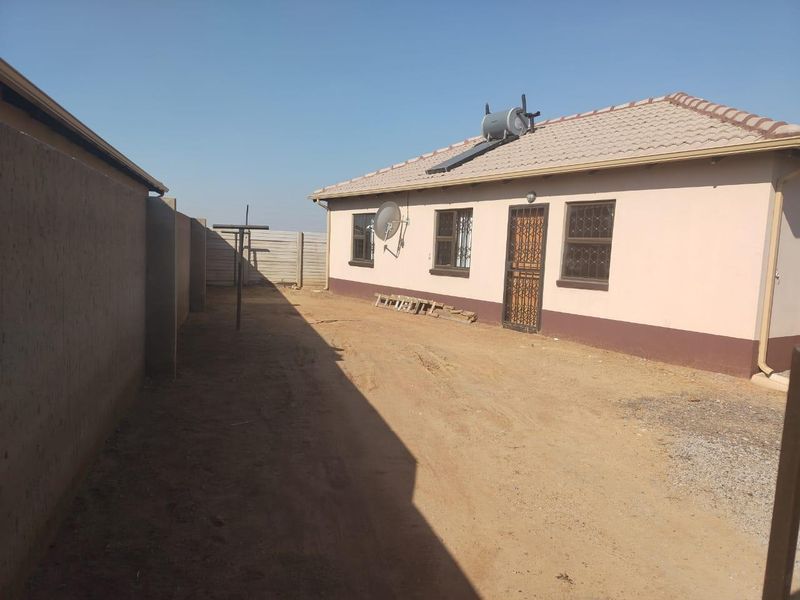 House For Sale In Boksburg - Photo 2