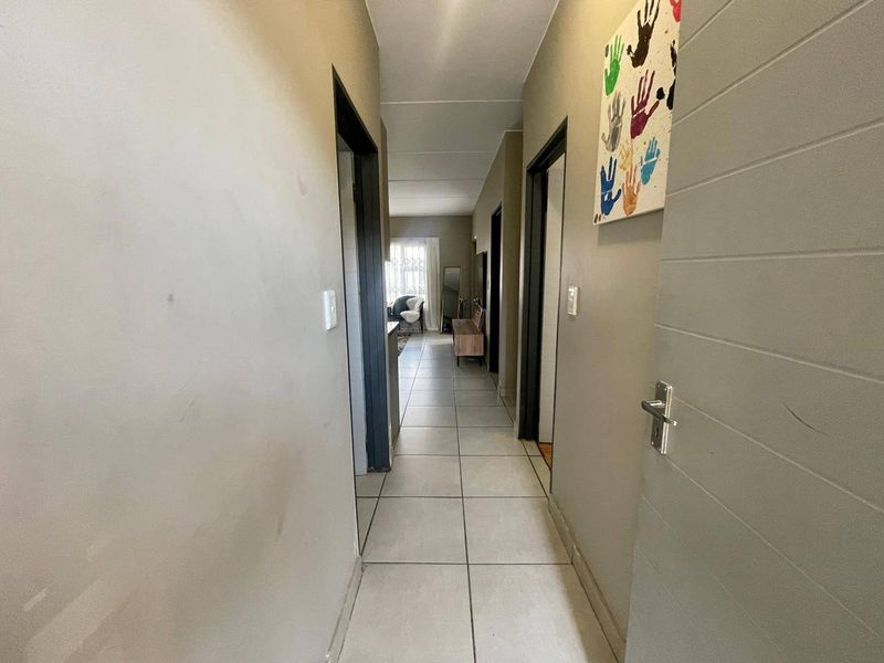 Apartment For Sale In Midrand - Photo 2