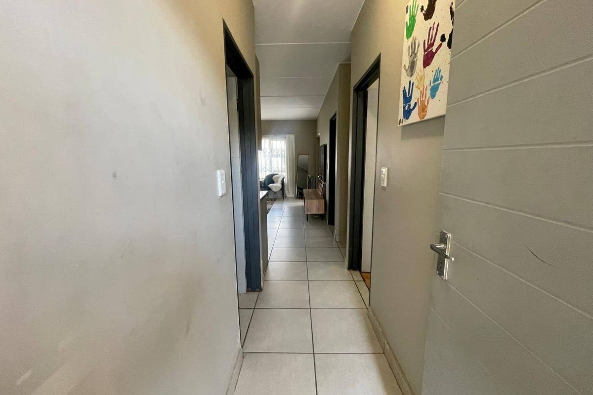 Apartment For Sale In Midrand - Photo 2
