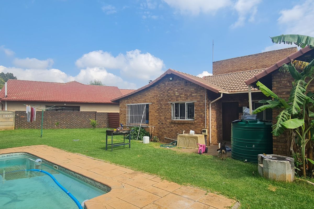 House For Sale In Boksburg - Photo 2