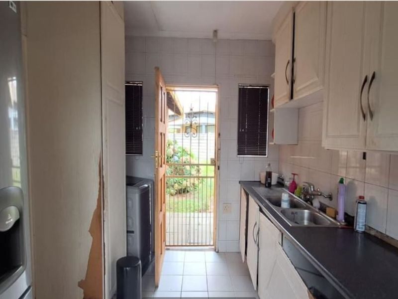 House For Sale In Benoni - Photo 3