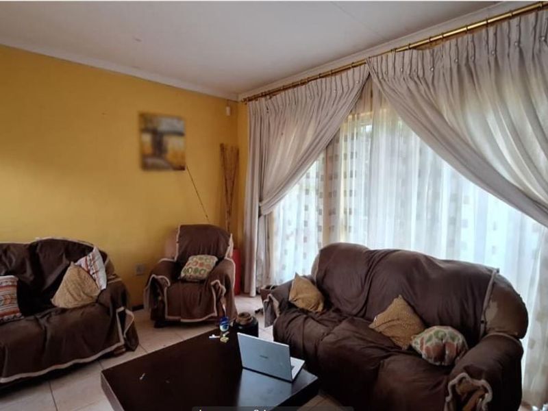 House For Sale In Benoni - Photo 4