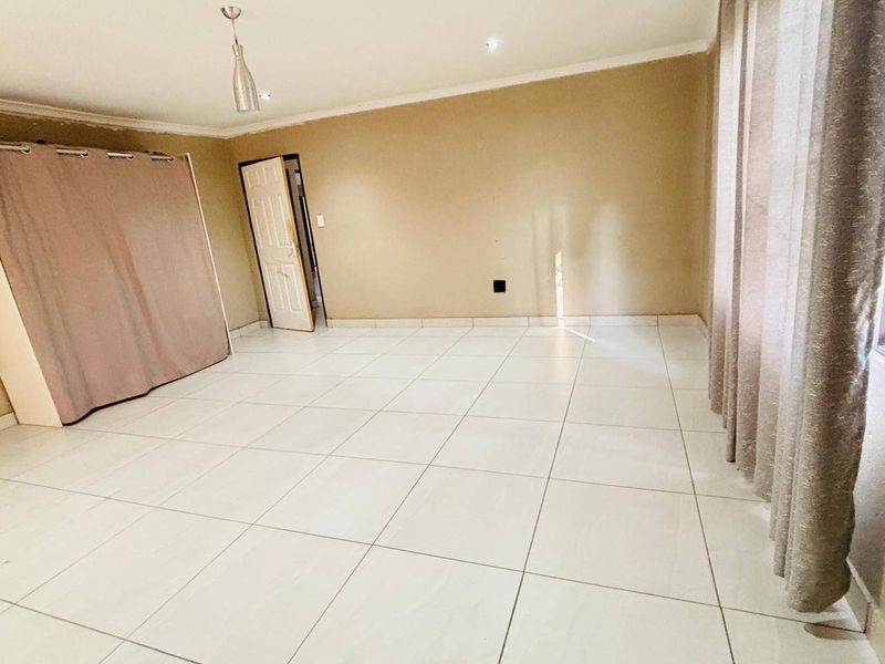 House For Sale In Roodepoort - Photo 10