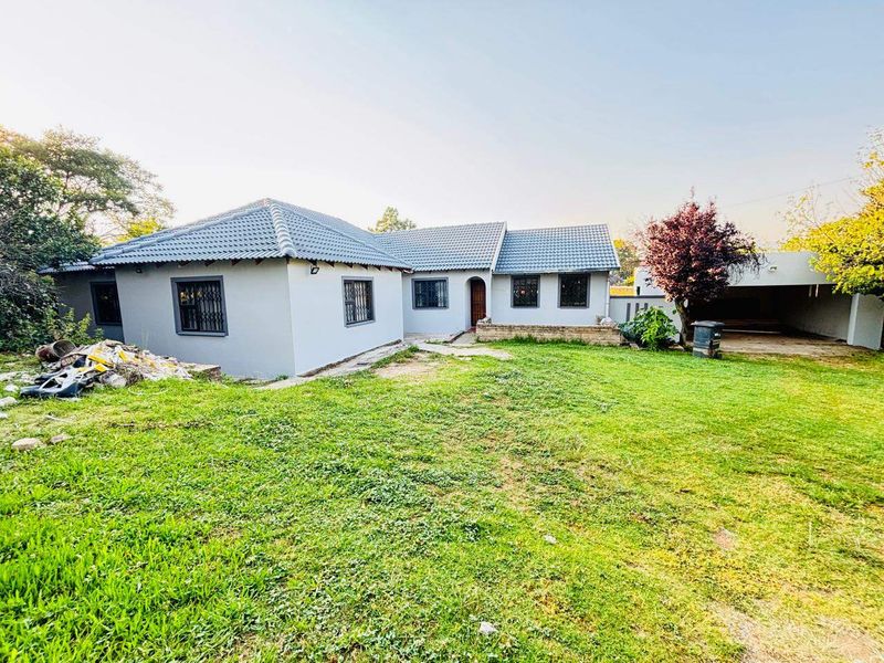 House For Sale In Roodepoort - Photo 1