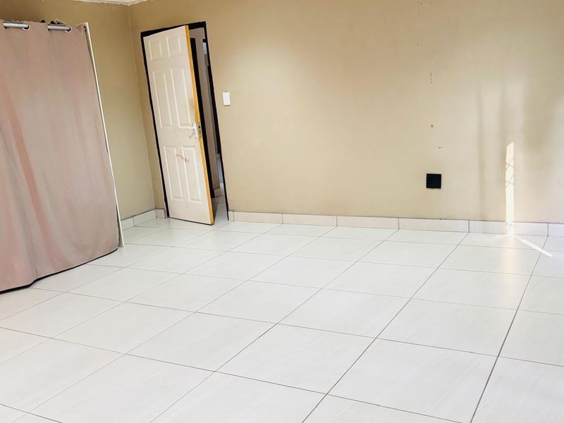 House For Sale In Roodepoort - Photo 9