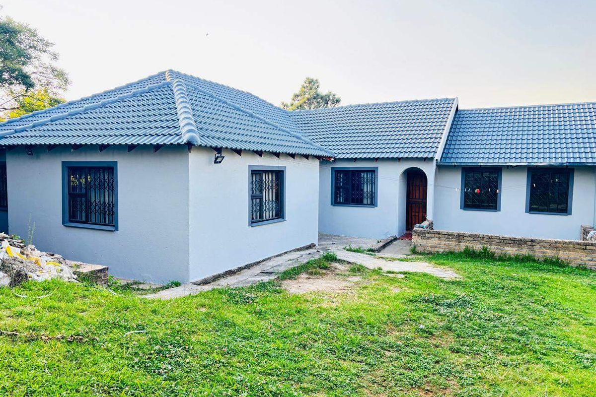 House For Sale In Roodepoort - Photo 2