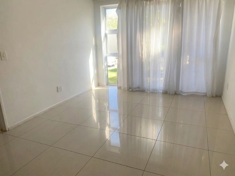Apartment For Sale In Cape Town - Photo 1