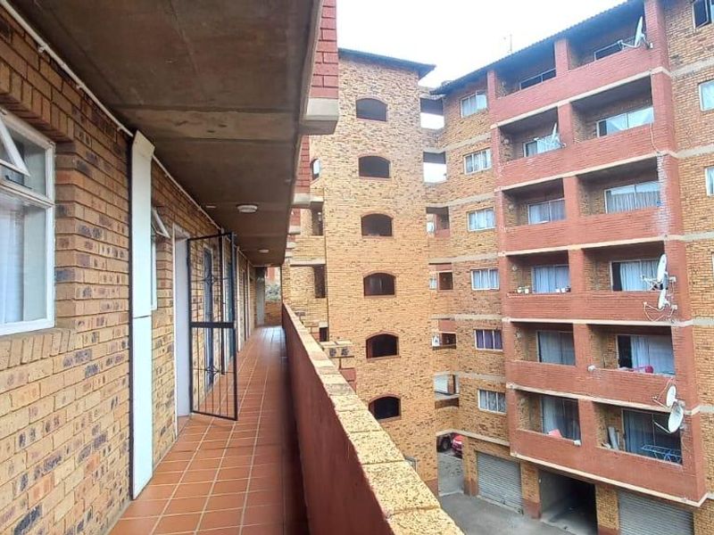 Apartment For Sale In Centurion - Photo 1