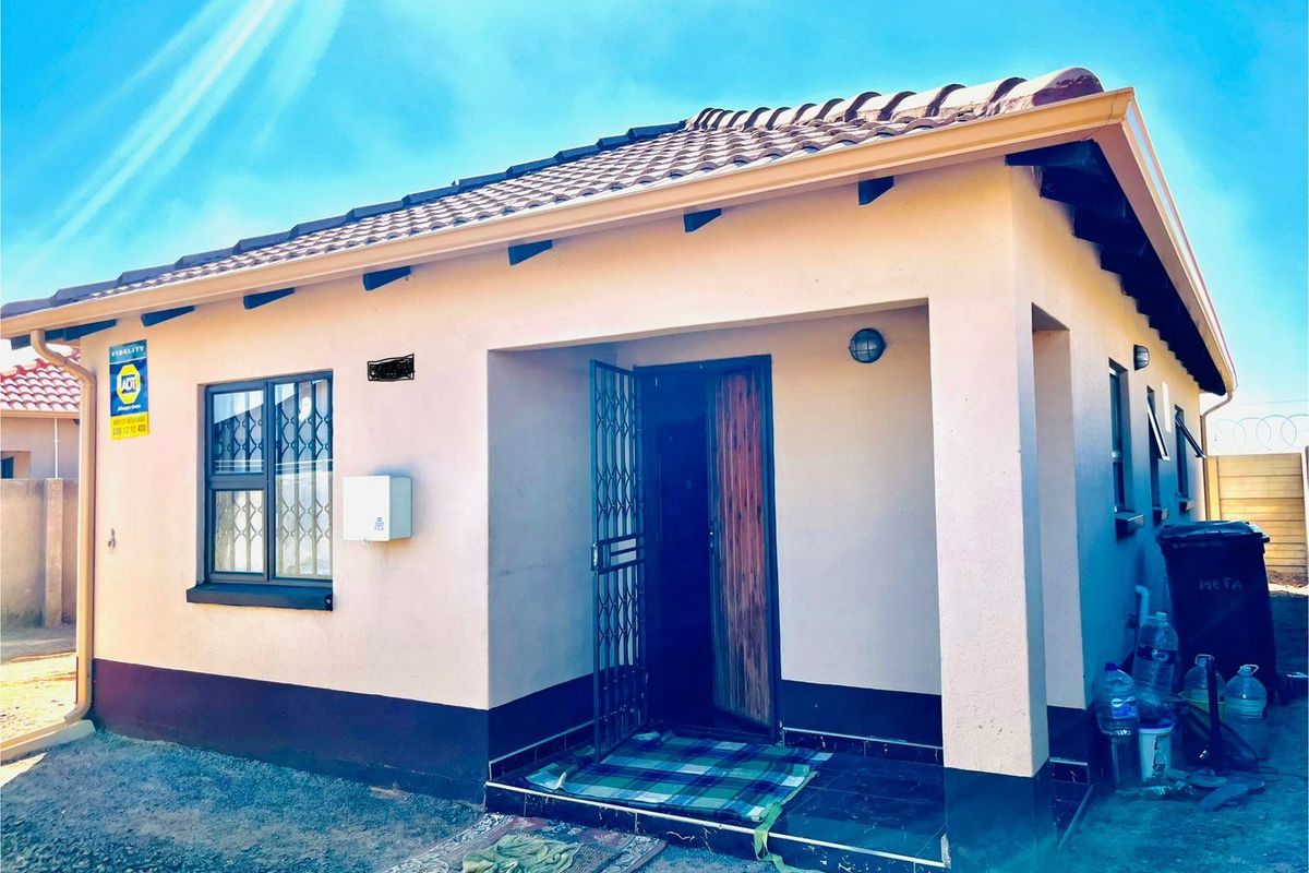 House For Sale In Boksburg - Photo 2